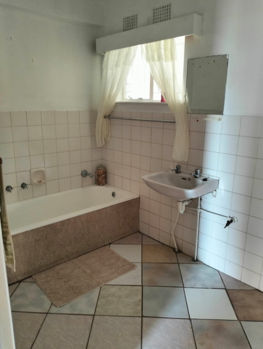 5 Bedroom Property for Sale in Sunnyridge Eastern Cape